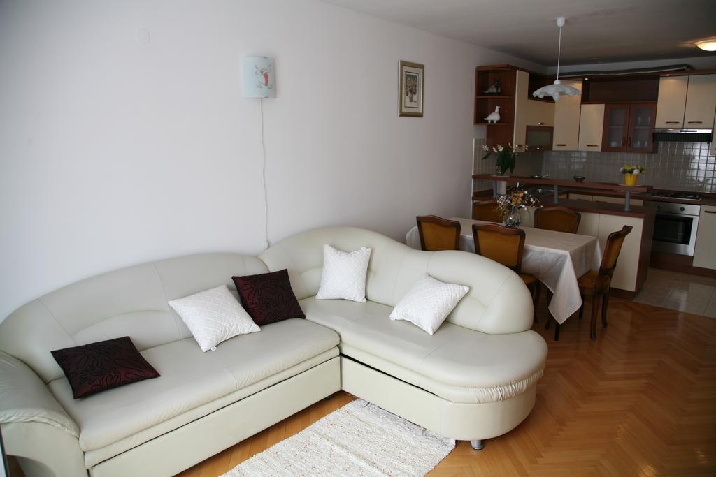 Apartment Dg With Parking Garage Spalato Esterno foto
