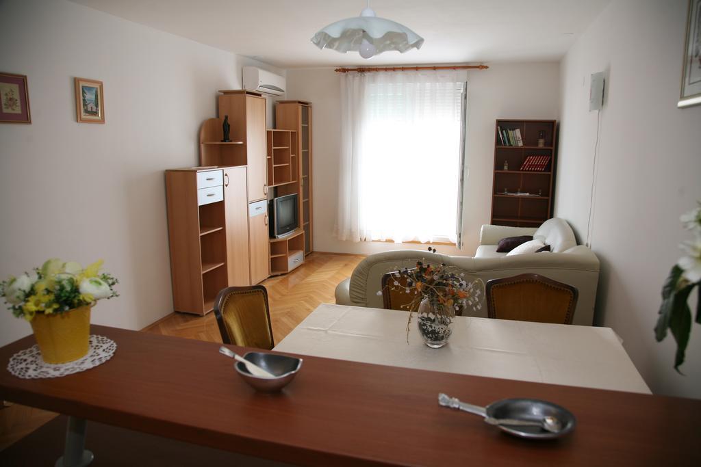 Apartment Dg With Parking Garage Spalato Esterno foto